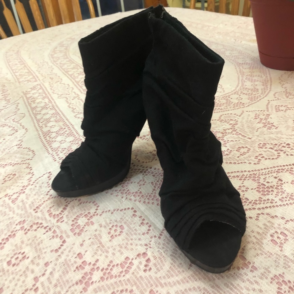 Black Peep-toe Heels